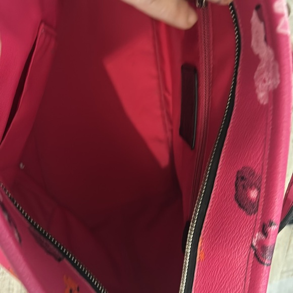 Coach - Picture 4 of 6